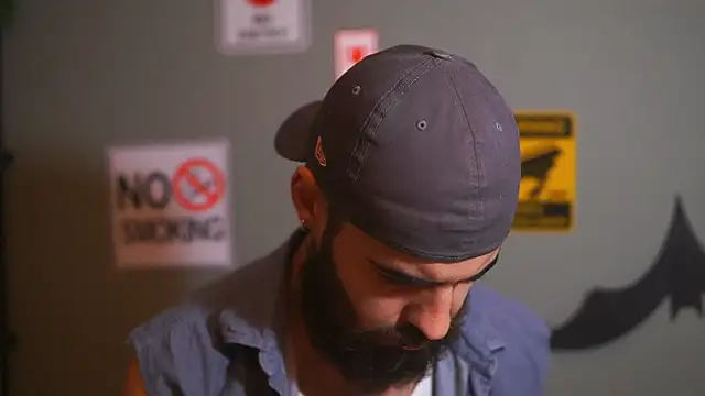 Snapshot of HairyRobxxx chatting on November 27, 10:34 pm HairyRobxxx online show from November 27, 10:34 pm