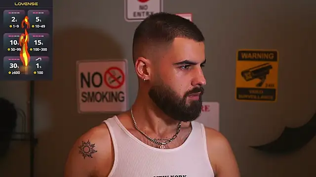 Snapshot of HairyRobxxx chatting on December 4, 4:27 pm HairyRobxxx online show from December 4, 4:27 pm