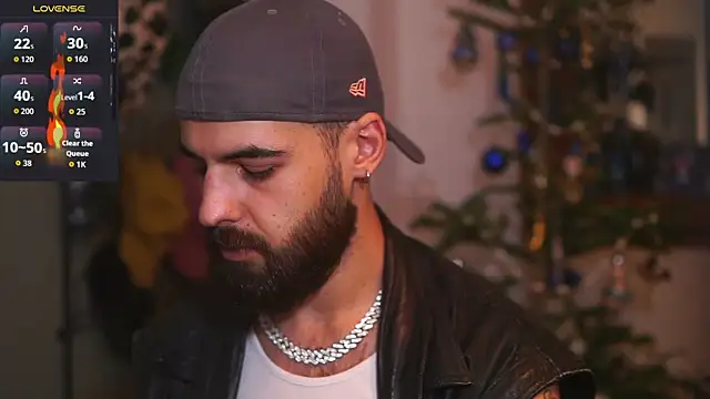 Snapshot of HairyRobxxx chatting on December 17, 4:13 pm HairyRobxxx online show from December 17, 4:13 pm