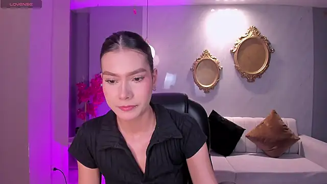 NiaSalvatore online show from March 17, 3:00 am