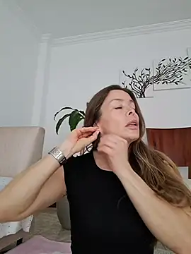 karina warthon online show from February 13, 5:31 pm