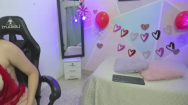 Snapshot of katy_handerson chatting on February 15, 7:28 pm katy handerson online show from February 15, 7:28 pm