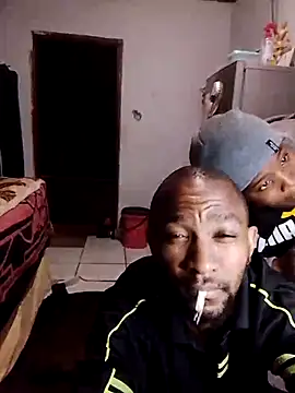 Snapshot of KMbesxxx chatting on November 18, 9:19 pm KMbesxxx online show from November 18, 9:19 pm