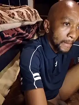 Snapshot of KMbesxxx chatting on December 18, 8:26 pm KMbesxxx online show from December 18, 8:26 pm