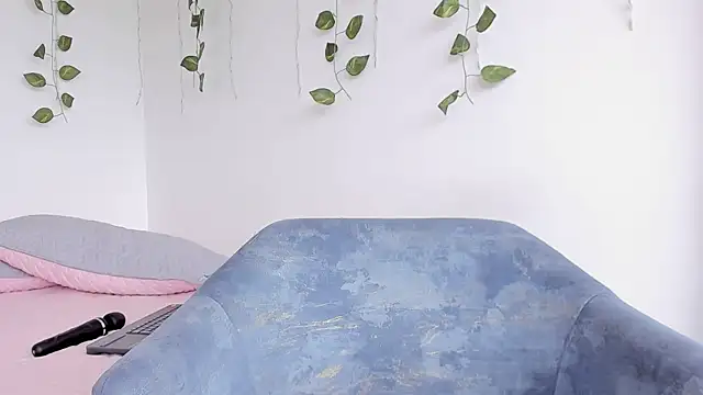 Laurensmith9 online show from July 14, 3:18 pm