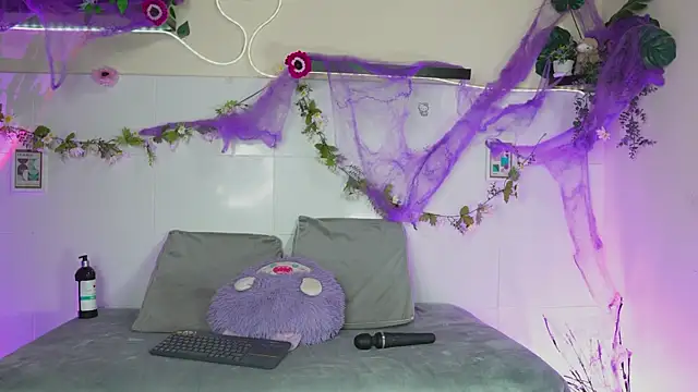 bri cullen online show from October 24, 2:41 am