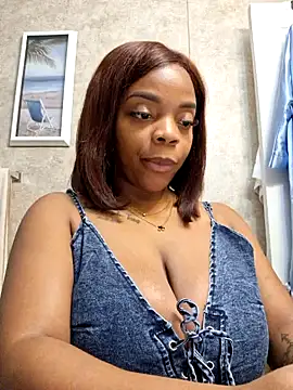Snapshot of Sade_summer chatting on February 23, 12:30 am Sade summer online show from February 23, 12:30 am