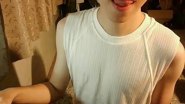 Snapshot of KYU890428 chatting on April 16, 5:36 pm KYU890428 online show from April 16, 5:36 pm