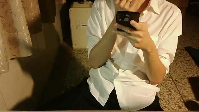 Snapshot of KYU890428 chatting on May 15, 5:42 pm KYU890428 online show from May 15, 5:42 pm