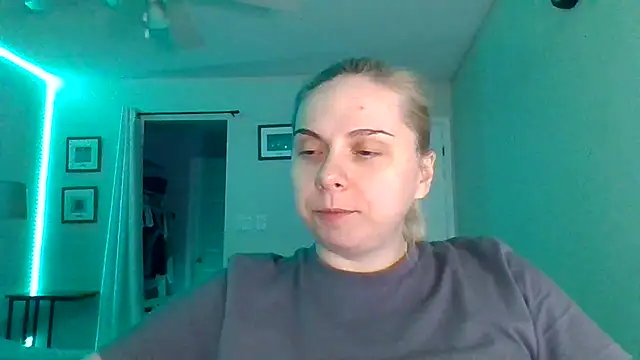 HappyIva online show from November 12, 1:17 am