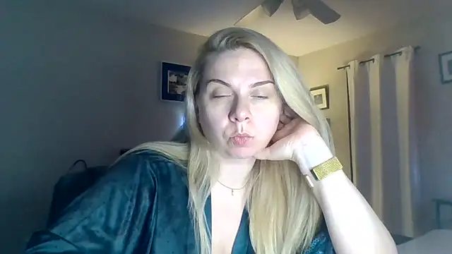 HappyIva online show from December 3, 11:14 pm