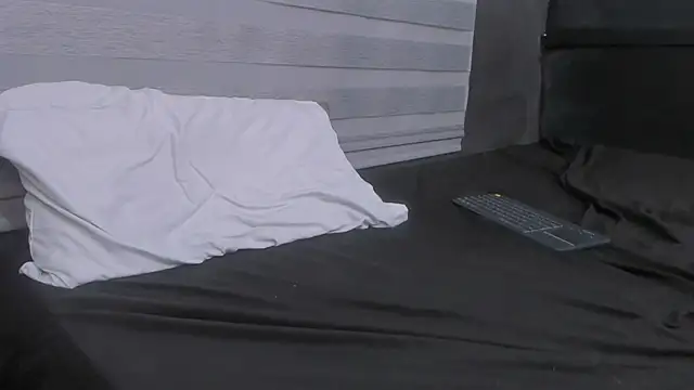 Snapshot of adam_piarse01 chatting on March 14, 6:21 am adam piarse01 online show from March 14, 6:21 am