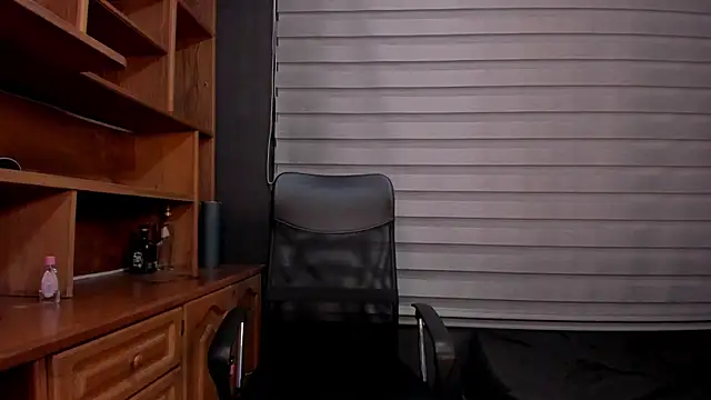 Snapshot of adam_piarse01 chatting on March 17, 9:55 am adam piarse01 online show from March 17, 9:55 am