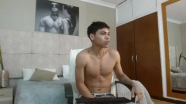 Snapshot of adam_piarse01 chatting on September 28, 10:37 pm adam piarse01 online show from September 28, 10:37 pm