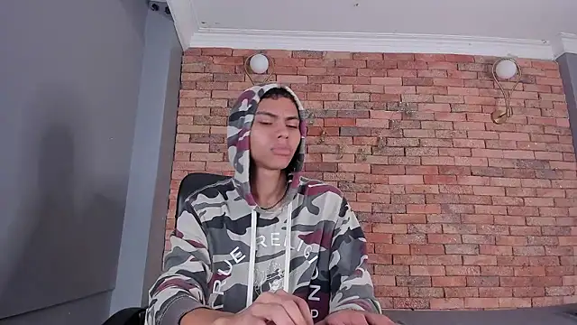 Snapshot of adam_piarse01 chatting on January 12, 11:10 pm adam piarse01 online show from January 12, 11:10 pm