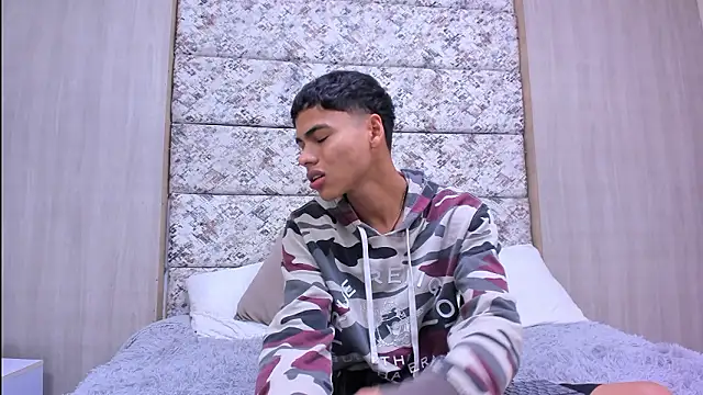 Snapshot of adam_piarse01 chatting on February 9, 10:52 am adam piarse01 online show from February 9, 10:52 am