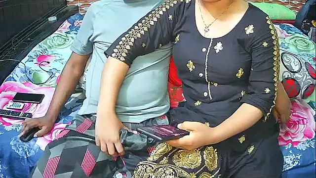 Hot Nila online show from March 19, 3:32 am