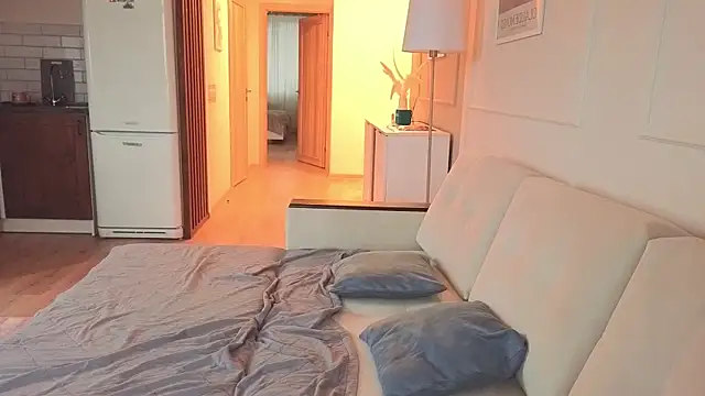 KristineEsme online show from November 23, 5:07 am