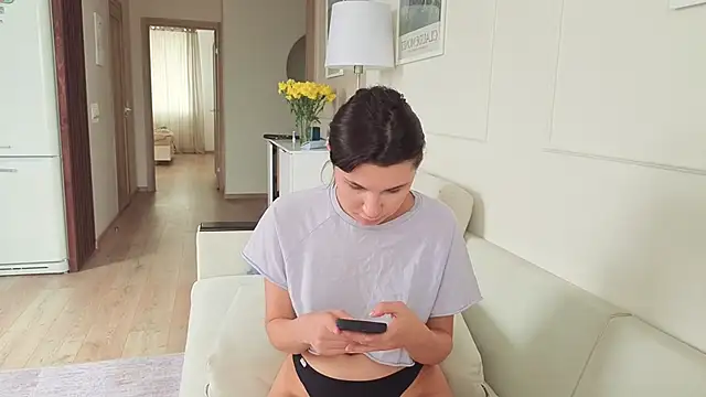 KristineEsme online show from April 28, 8:08 am