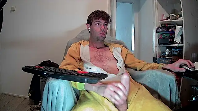 onesieboyx online show from March 26, 3:50 pm