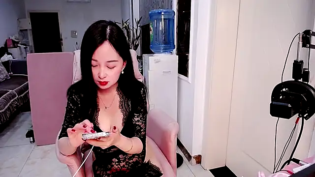 Snapshot of SSSniang- chatting on March 19, 12:01 pm SSSniang- online show from March 19, 12:01 pm