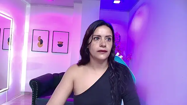 Snapshot of Arianna_sweeet chatting on May 10, 4:17 am Arianna sweeet online show from May 10, 4:17 am