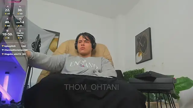 Snapshot of Thom_Ohtani chatting on June 18, 10:14 pm Thom Ohtani online show from June 18, 10:14 pm