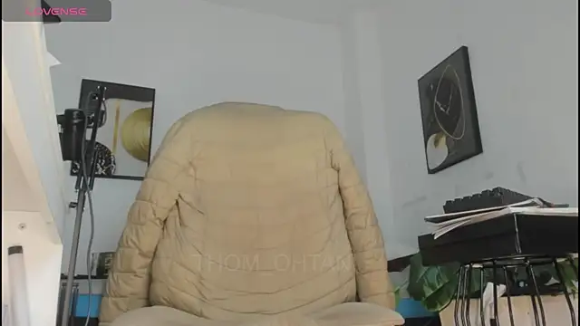 Snapshot of Thom_Ohtani chatting on July 2, 3:45 am Thom Ohtani online show from July 2, 3:45 am