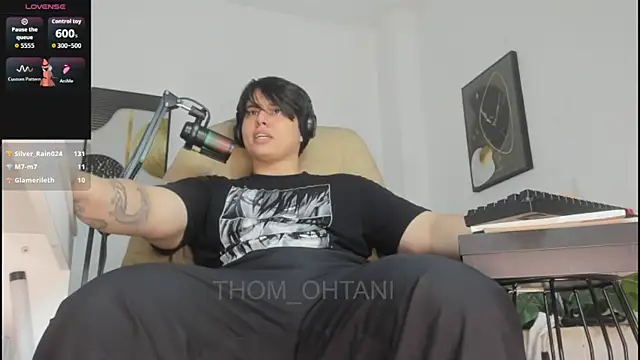 Snapshot of Thom_Ohtani chatting on July 2, 8:15 pm Thom Ohtani online show from July 2, 8:15 pm