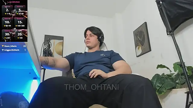 Snapshot of Thom_Ohtani chatting on July 17, 2:40 am Thom Ohtani online show from July 17, 2:40 am