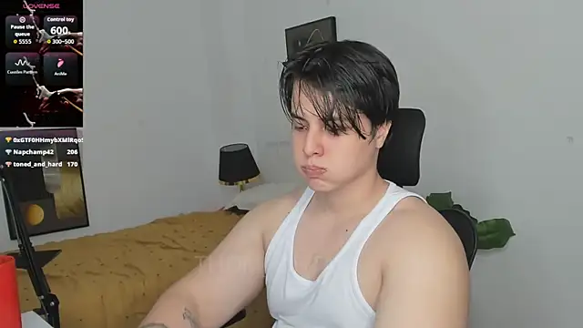 Snapshot of Thom_Ohtani chatting on July 28, 12:40 am Thom Ohtani online show from July 28, 12:40 am