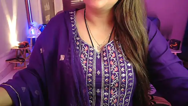 Snapshot of Mitikaa chatting on May 11, 2:45 pm Mitikaa online show from May 11, 2:45 pm