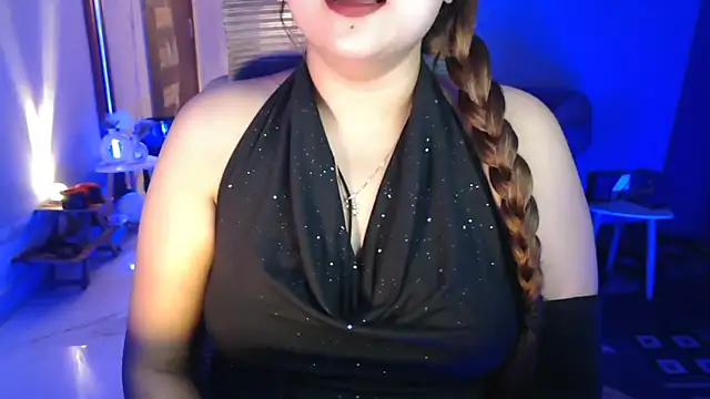 Snapshot of Mitikaa chatting on May 17, 1:29 pm Mitikaa online show from May 17, 1:29 pm