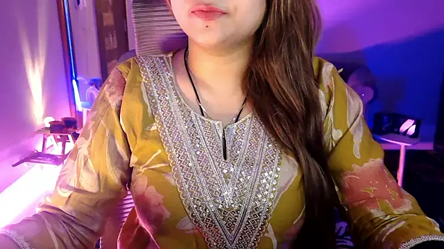Snapshot of Mitikaa chatting on June 2, 1:24 pm Mitikaa online show from June 2, 1:24 pm