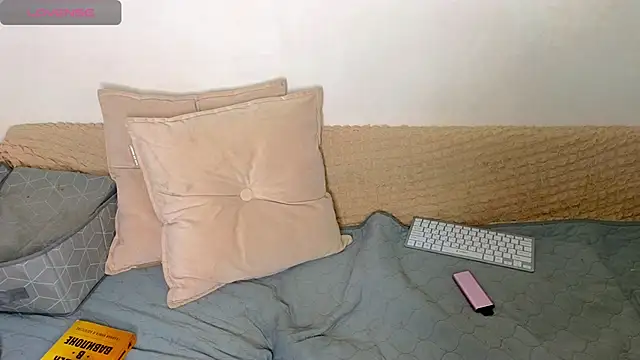 emilytrays online show from March 5, 6:31 am