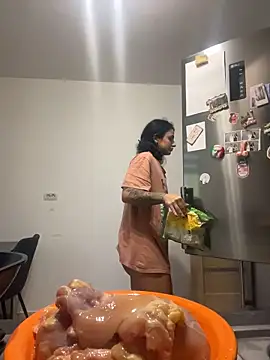 Snapshot of NNNoire chatting on November 16, 12:00 pm NNNoire online show from November 16, 12:00 pm