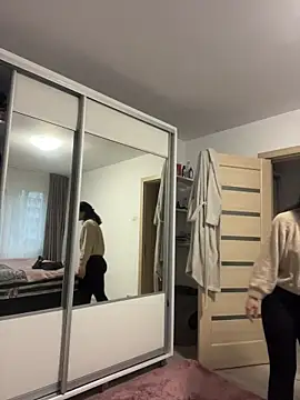 Snapshot of NNNoire chatting on November 22, 8:13 am NNNoire online show from November 22, 8:13 am