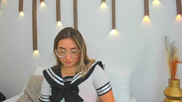 Snapshot of antonella_cutie_ chatting on March 1, 3:16 pm antonella cutie online show from March 1, 3:16 pm