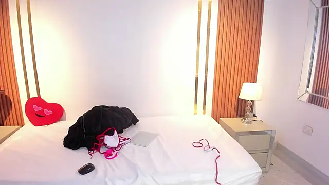 TylerBloom online show from November 3, 5:31 am