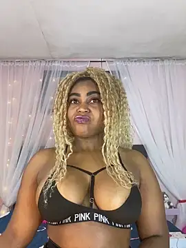 Snapshot of Aliana_Ross chatting on February 11, 10:39 pm Aliana Ross online show from February 11, 10:39 pm