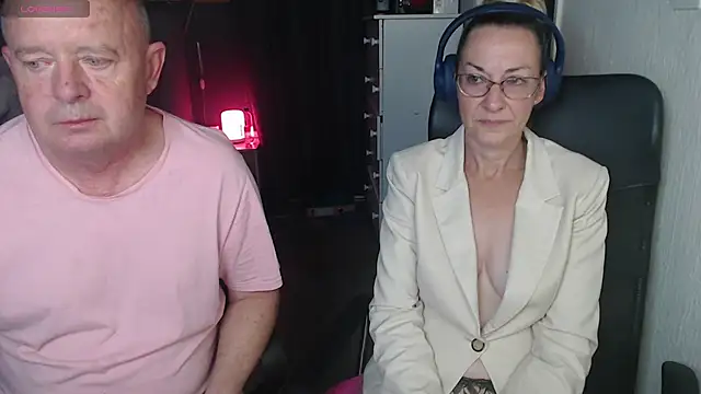 Snapshot of boeslaboes1 chatting on December 14, 2:28 am boeslaboes1 online show from December 14, 2:28 am