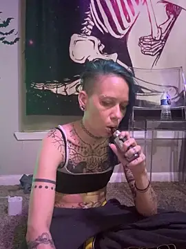 Snapshot of trashbrat chatting on October 25, 10:23 am trashbrat online show from October 25, 10:23 am