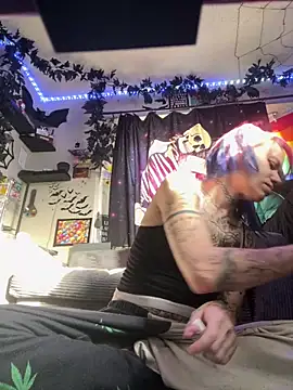 trashbrat online show from April 28, 11:21 pm