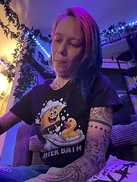 trashbrat online show from June 28, 5:02 am