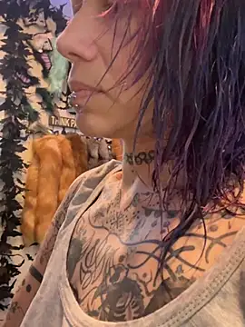 trashbrat online show from July 14, 1:39 pm