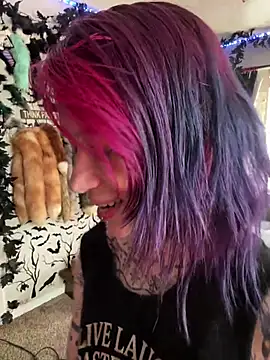 trashbrat online show from July 15, 1:49 pm