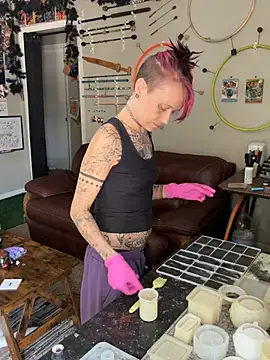 trashbrat online show from July 21, 8:00 pm