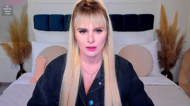 Snapshot of LiluDav chatting on February 3, 1:49 pm LiluDav online show from February 3, 1:49 pm