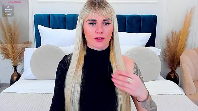 Snapshot of LiluDav chatting on February 18, 1:18 pm LiluDav online show from February 18, 1:18 pm