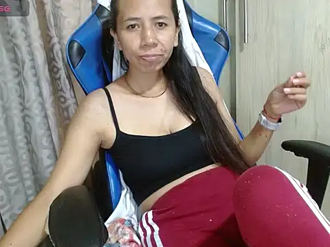 Danielagomez33 online show from April 28, 10:37 pm